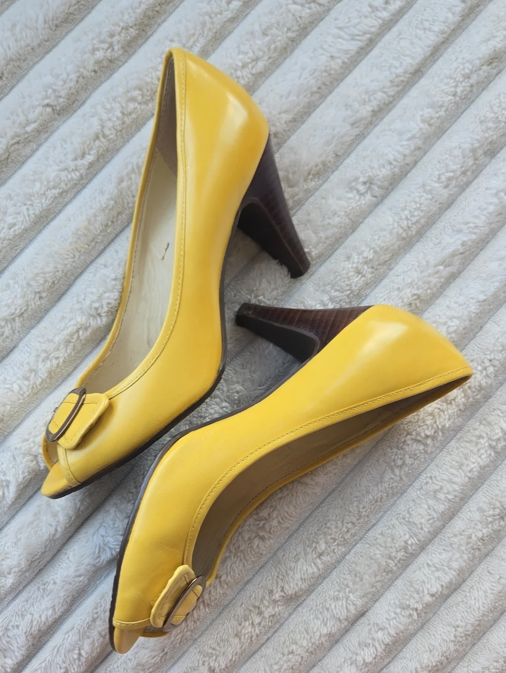 Anme Klein IFlex Seidek Banana Leather Open-toe Pump US 6.5